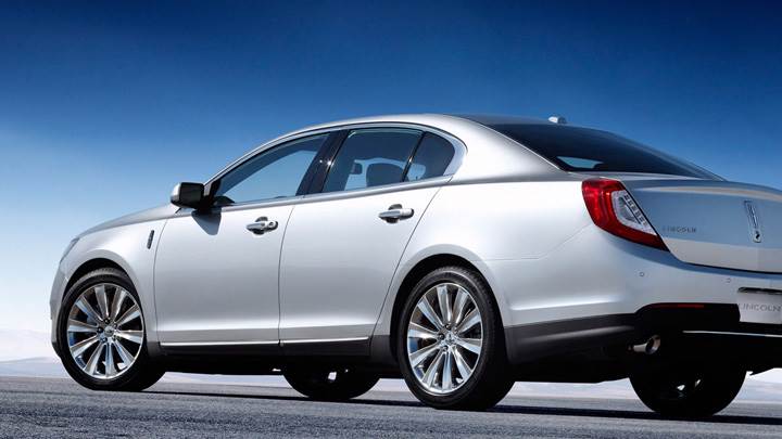 Side Pose Of 2013 Lincoln MKS in Silver